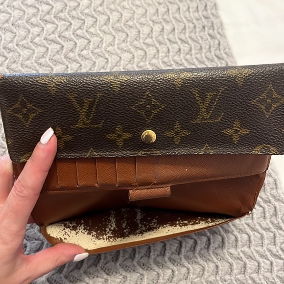 Authentic Louis Vuitton wallet - Picture 8 of 13